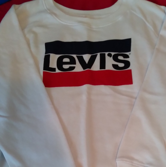 Levi's Tops - Levi's crewneck sweatshirt